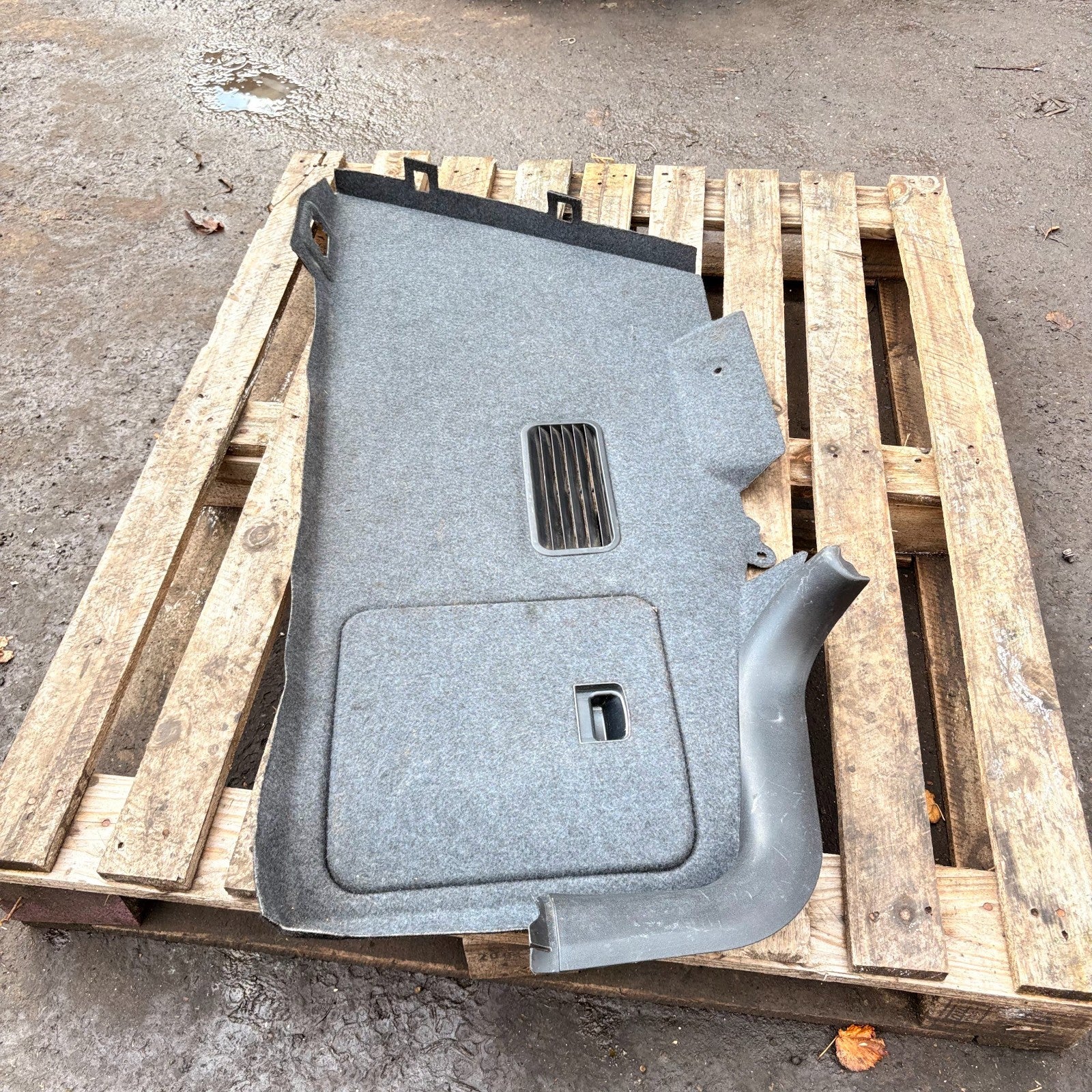 Audi A6 C6 4F 2005-2011 Rear Boot Side Trim Panel Access Hatch Vent