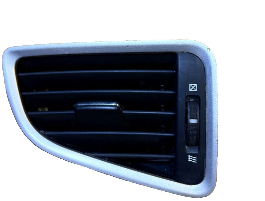 Suzuki SX4 2006-2015 LEFT PASSENGER SIDE DASHBOARD AIR VENT 73630-61M0