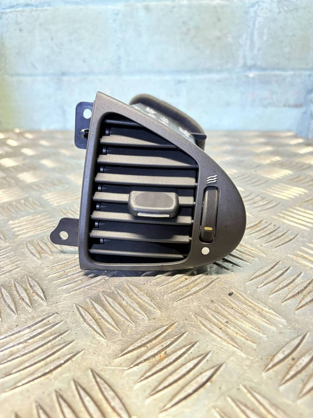 JAGUAR S TYPE DRIVERS SIDE FRONT AIR VENT 2R8319C696BF