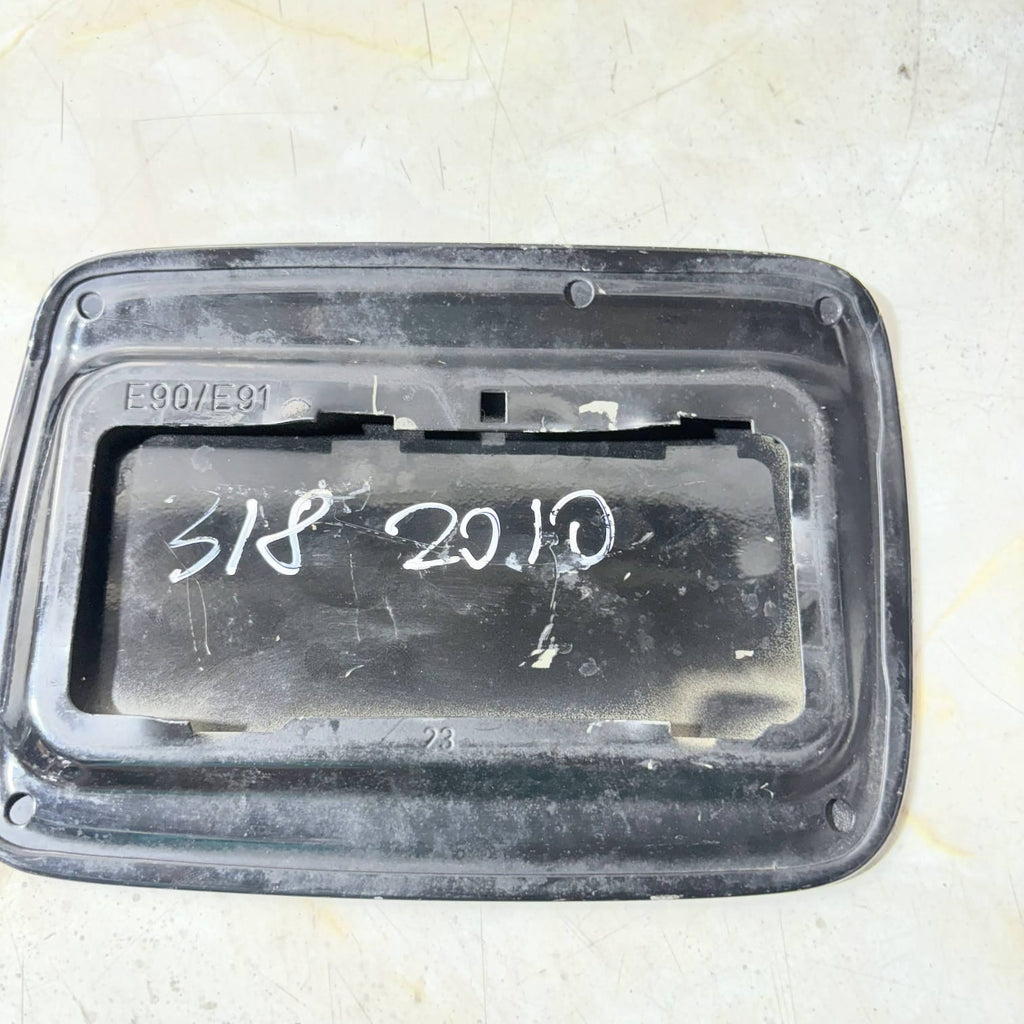 Fuel filler flap BMW 3 seriesfuelcapE90 E91 filler flap sapphire blackmetall2010