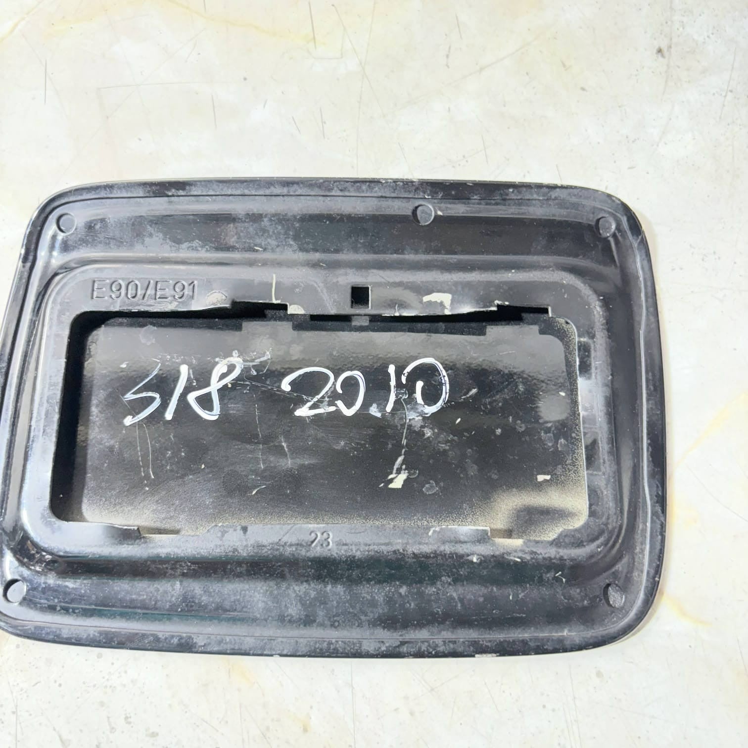 Fuel filler flap BMW 3 seriesfuelcapE90 E91 filler flap sapphire blackmetall2010