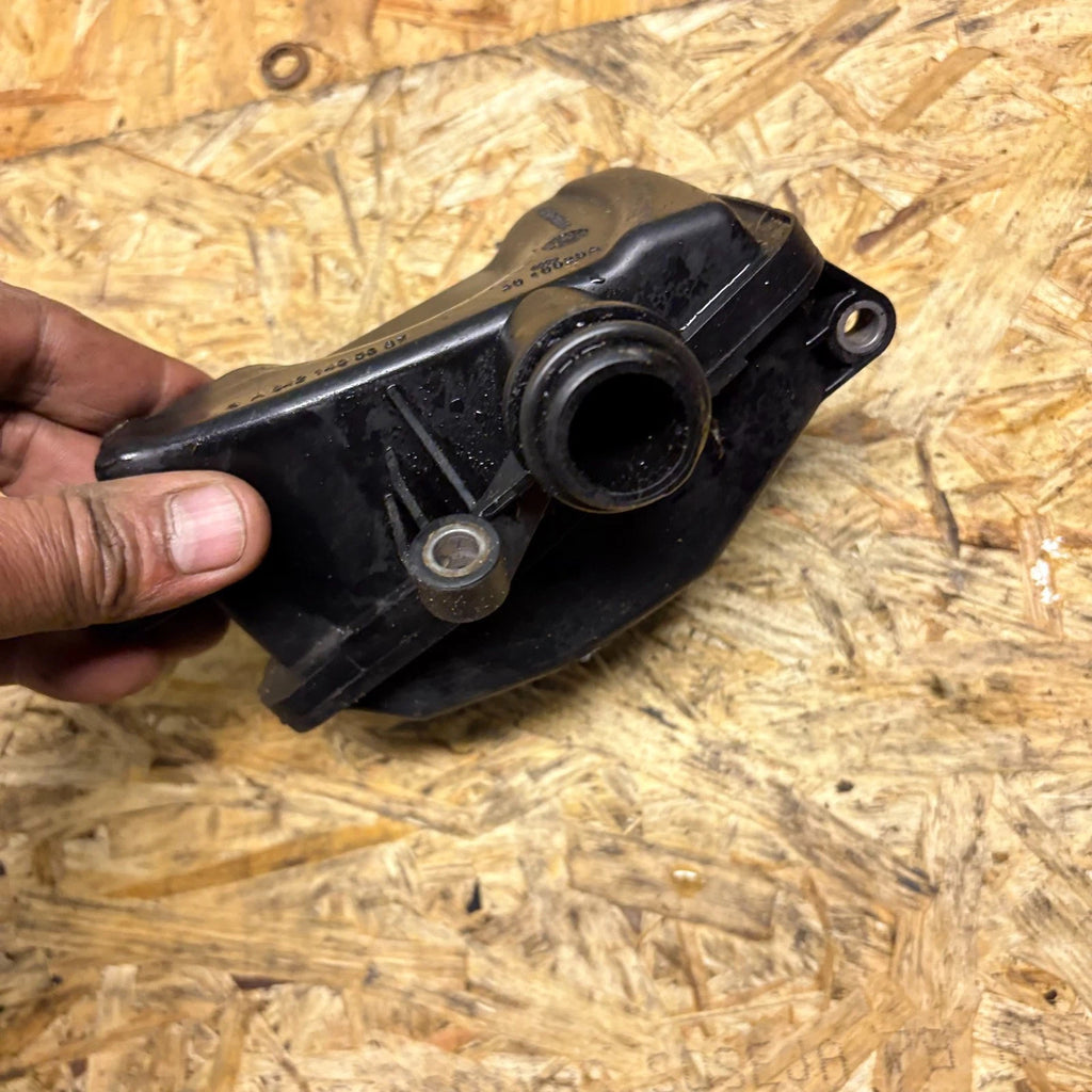 Chrysler 300C 3.0 CRD Diesel V6 Air Intake Resonator A6421400087 4010323A 05-10
