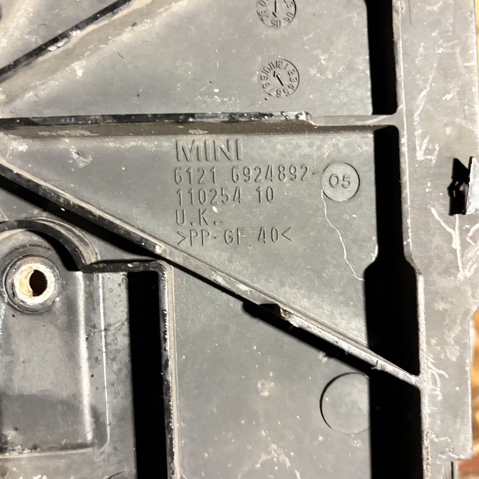 MINI COOPER R52 CONVERTIBLE 2004-2008 BATTERY BOX 6924892