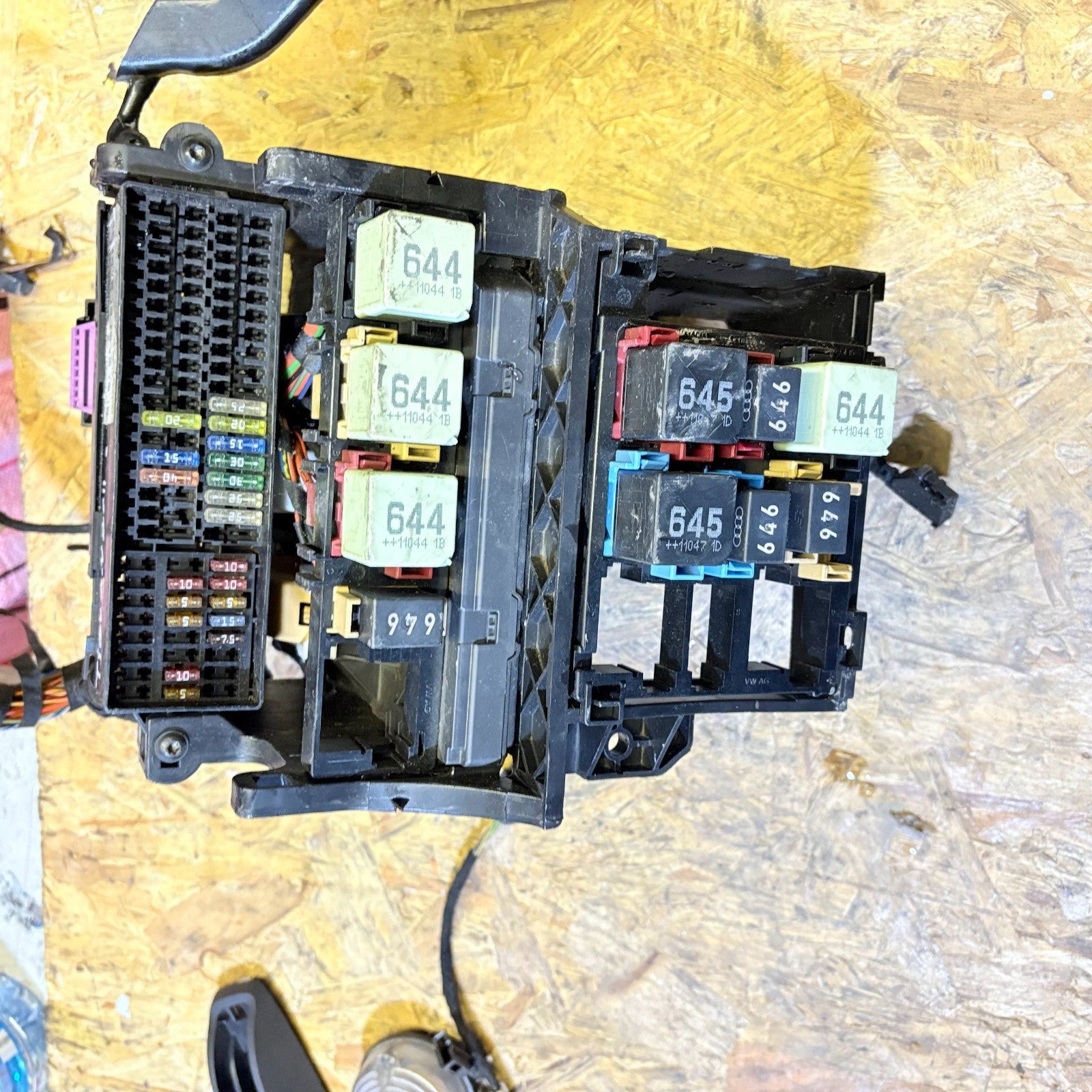 VW Tiguan 5N 2007-2016 BCM Body Control Module J519 Fuse Box 1K0937087