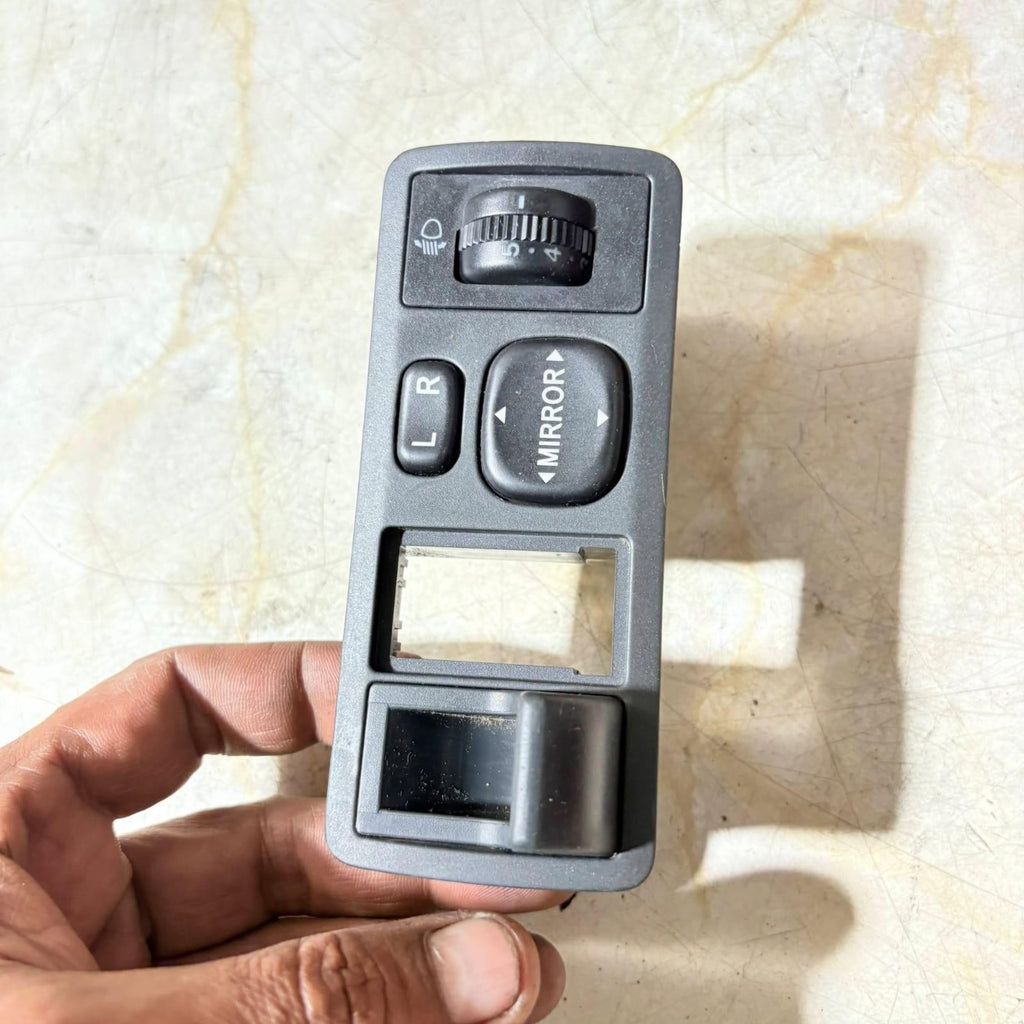 TOYOTA COROLLA 2003-2008 E120 Wing Mirror Switch 183574 Black