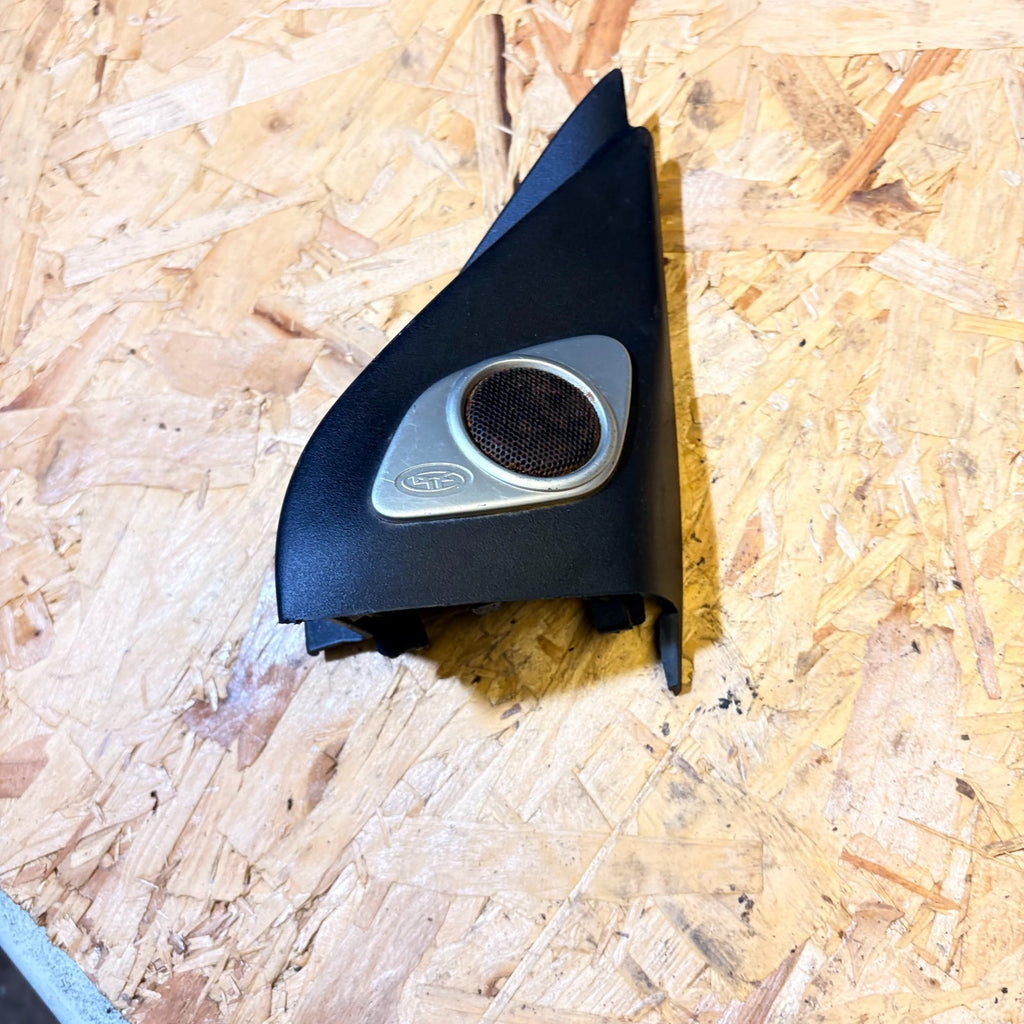 MITSUBISHI OUTLANDER 2007 RIGHT OFFSIDE FRONT DOOR TWEETER SPEAKER & TRIM