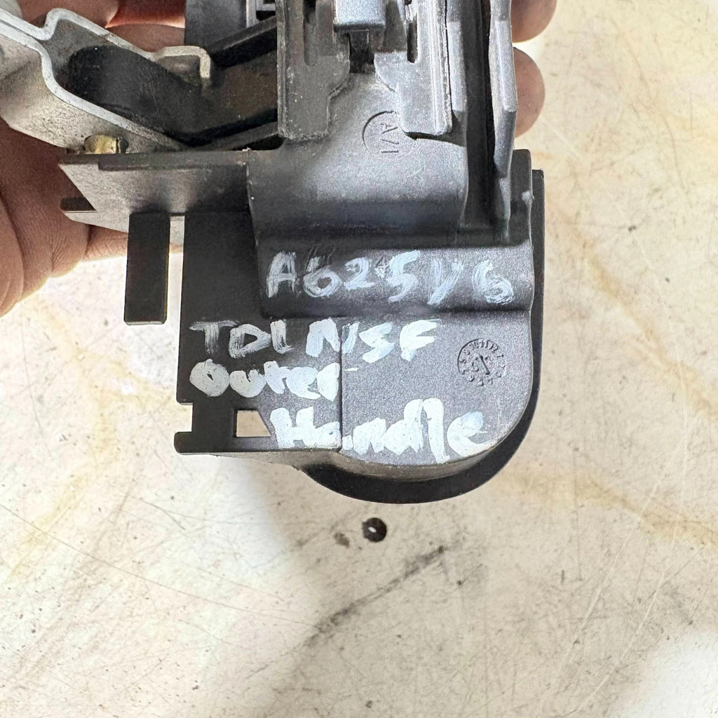 AUDI A3 2008 LEFT FRONT EXTERNAL DOOR HANDLE 4B0 839 885