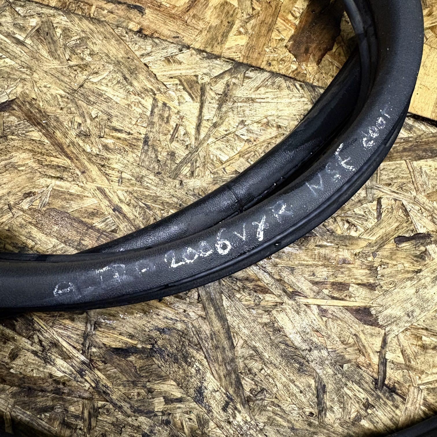 VAUXHALL Astra H VXR MK5 Passenger Left Front Door Rubber Seal 2004-2010