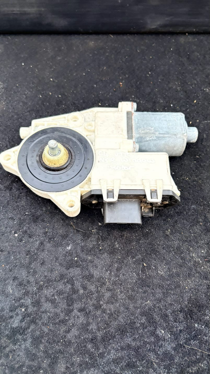 D3447 CITROEN WINDOW MOTOR 0130822239