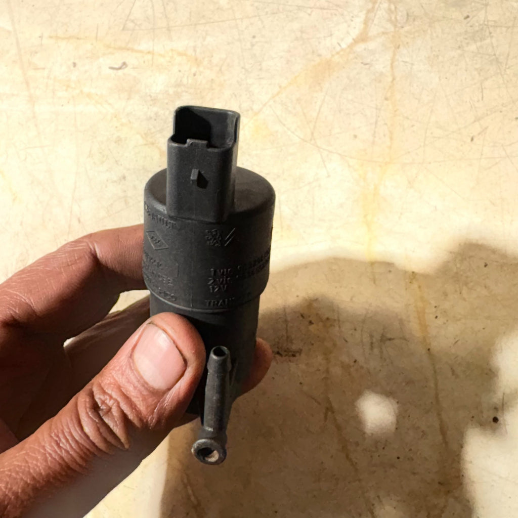 Windscreen Washer Dual Pump For Dacia Duster Renault Captur Clio Megane Zoe