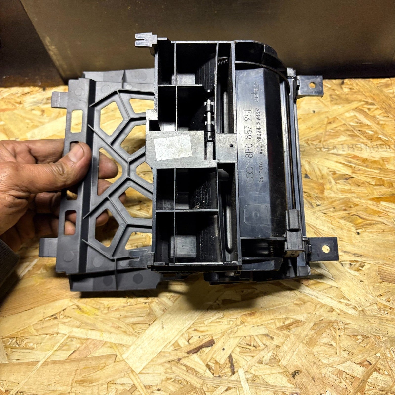 Audi A3/S3 8P Centre Console Front Ashtray 8P0857951 2004-2013