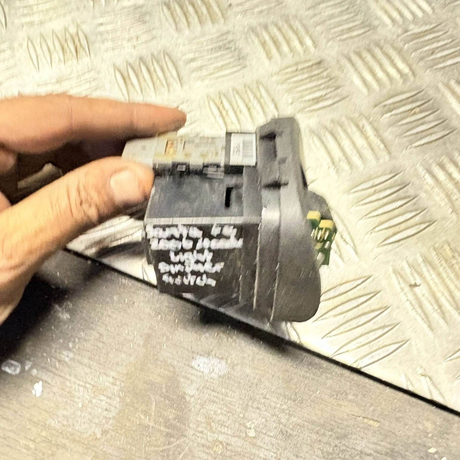 HYUNDAI SANTA FÉ IV TM Switches 9360026700 2.0 Petrol/electricity 22683327 2006