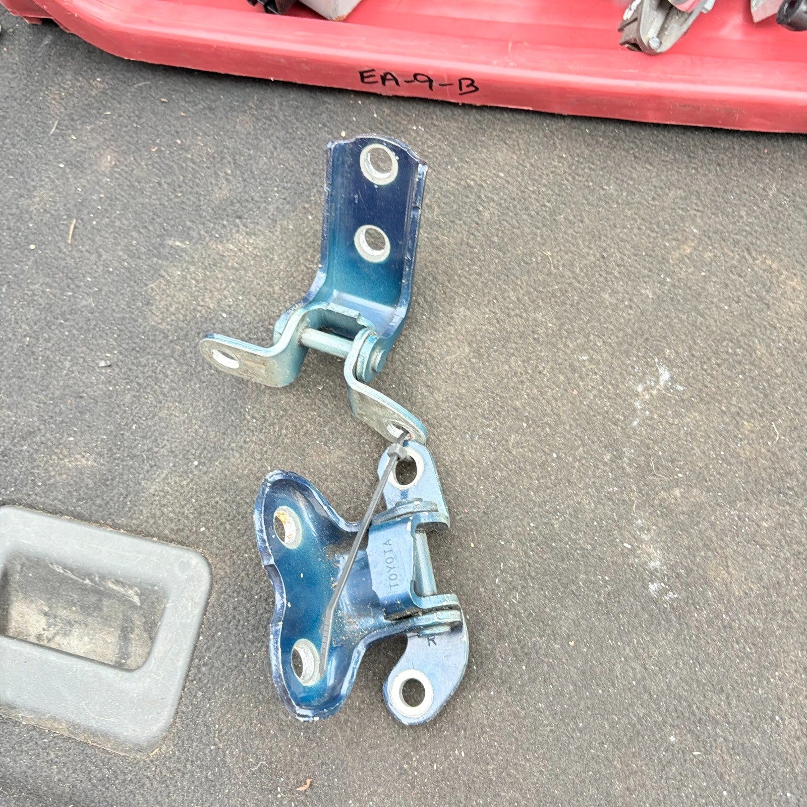Toyota Avensis Rear Driver Side Door Hinges Top Bottom 2003-2008