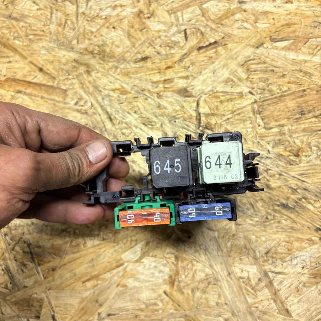 AUDI A4 FUSE RELAY BOX 2008 - 2014