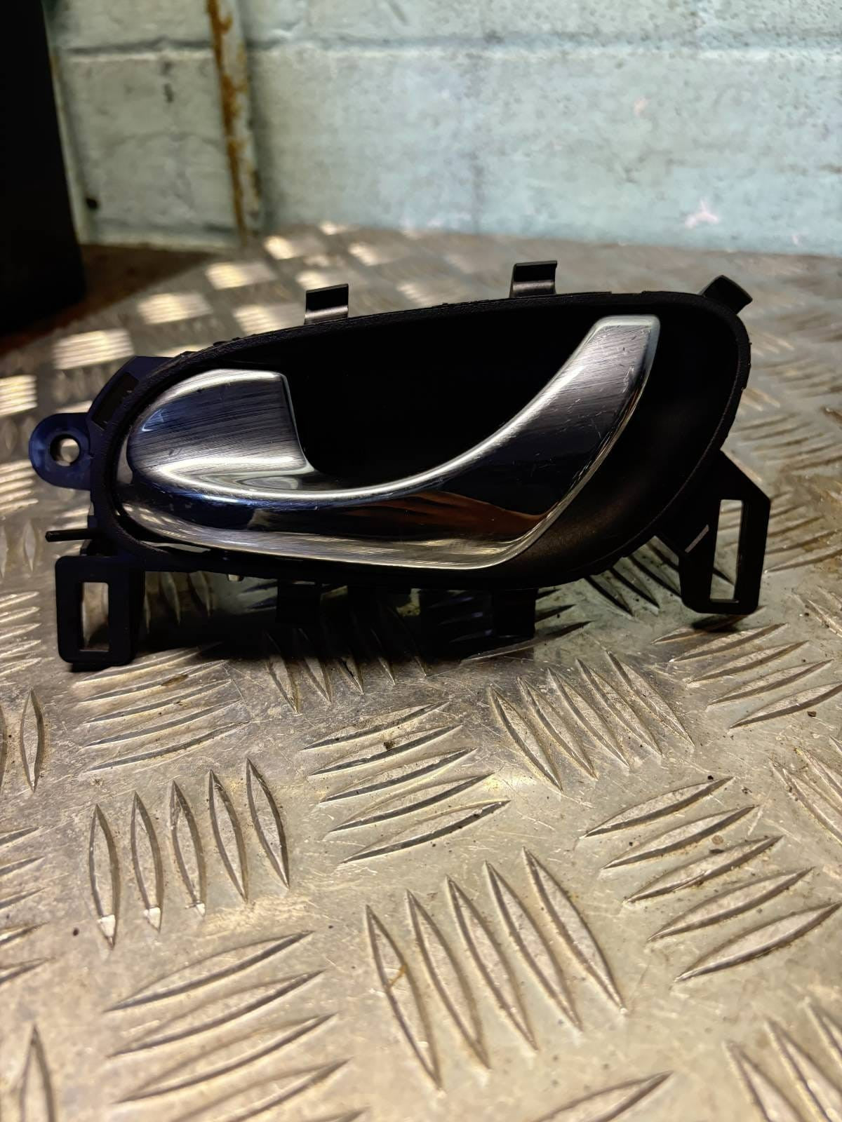 RENAULT KADJAR 2015-18 NEARSIDE/LEFT FRONT INTERIOR DOOR HANDLE 806714EA0A O4149