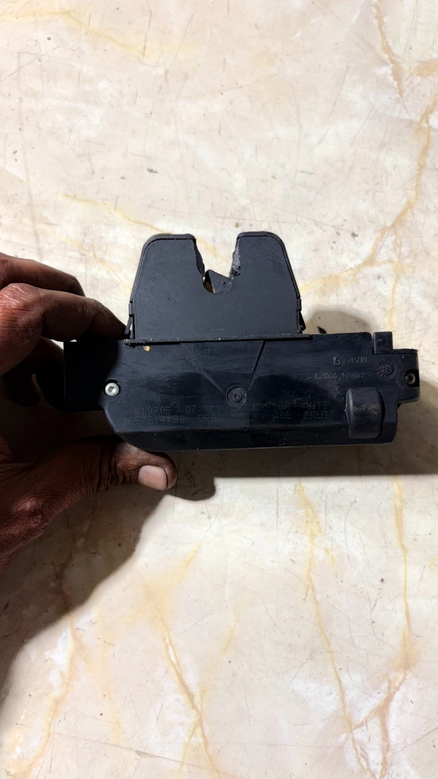PEUGEOT 1007 BOOT TAILGATE LOCK CATCH 9657614780
