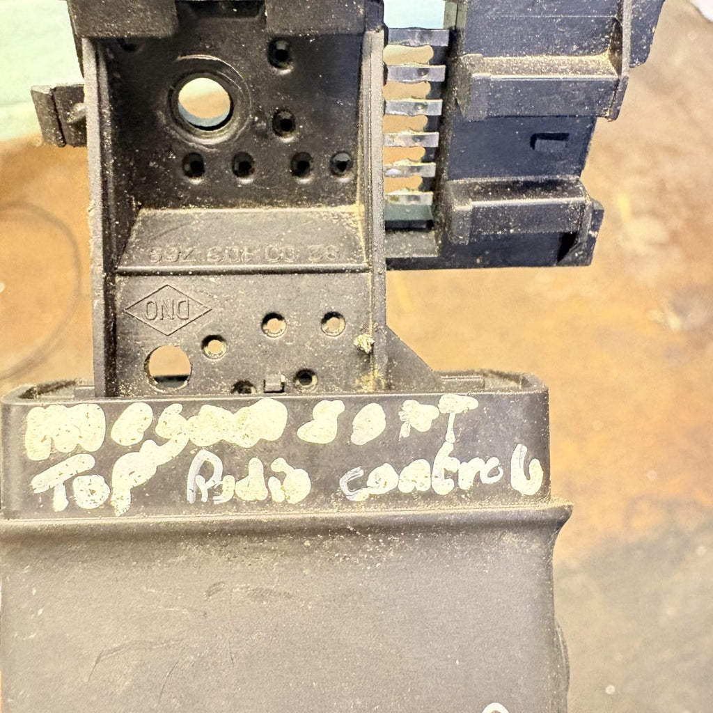Leva di controllo audio Renault Megane II, 8200103769