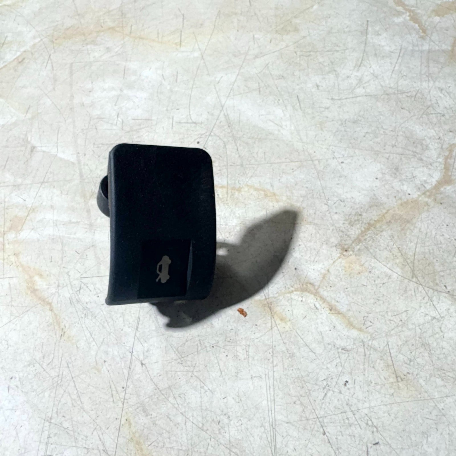 DODGE 2006 BONNET RELEASE SWITCH