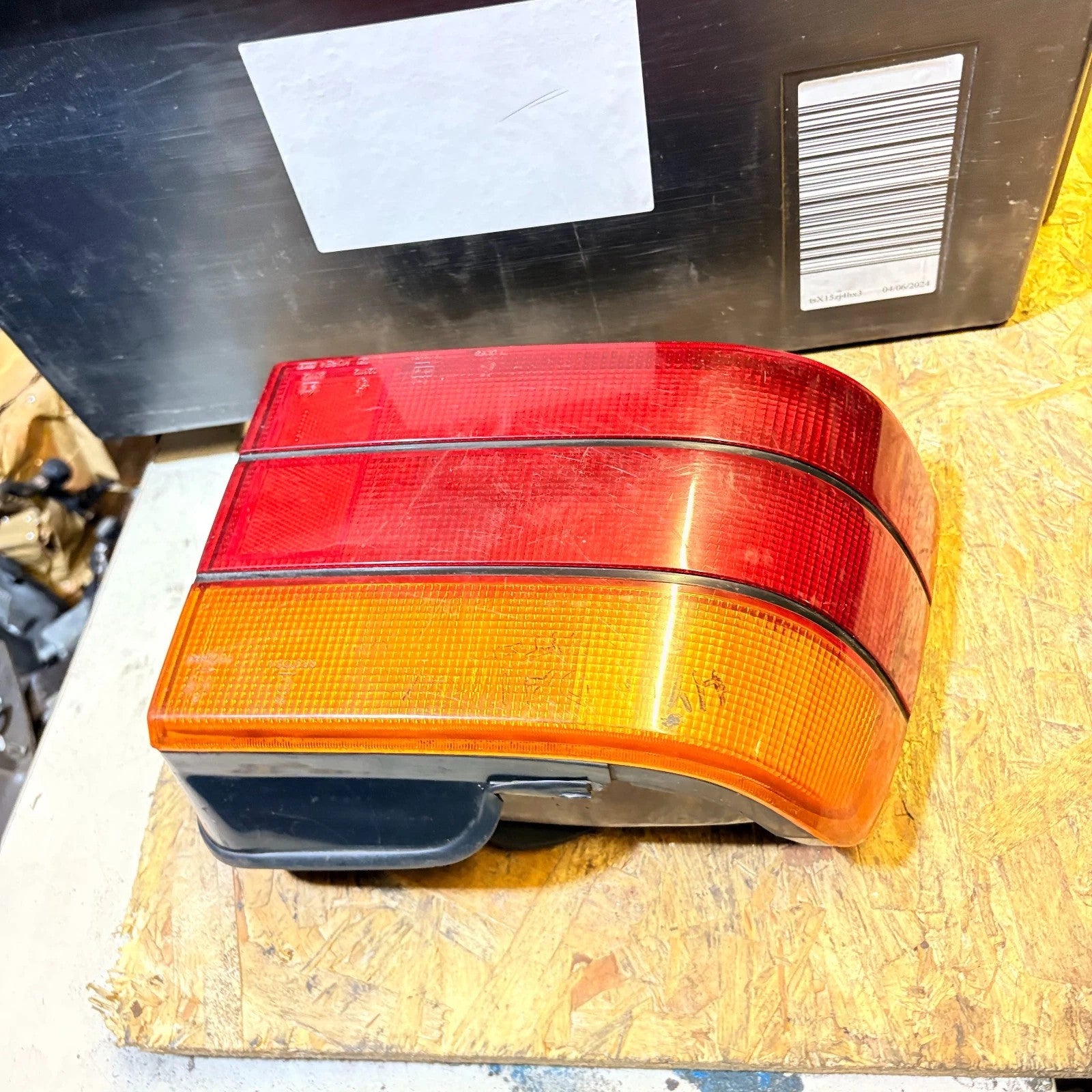 1988-1993 HYUNDAI SONATA REAR RIGHT SIDE TAIL LIGHT