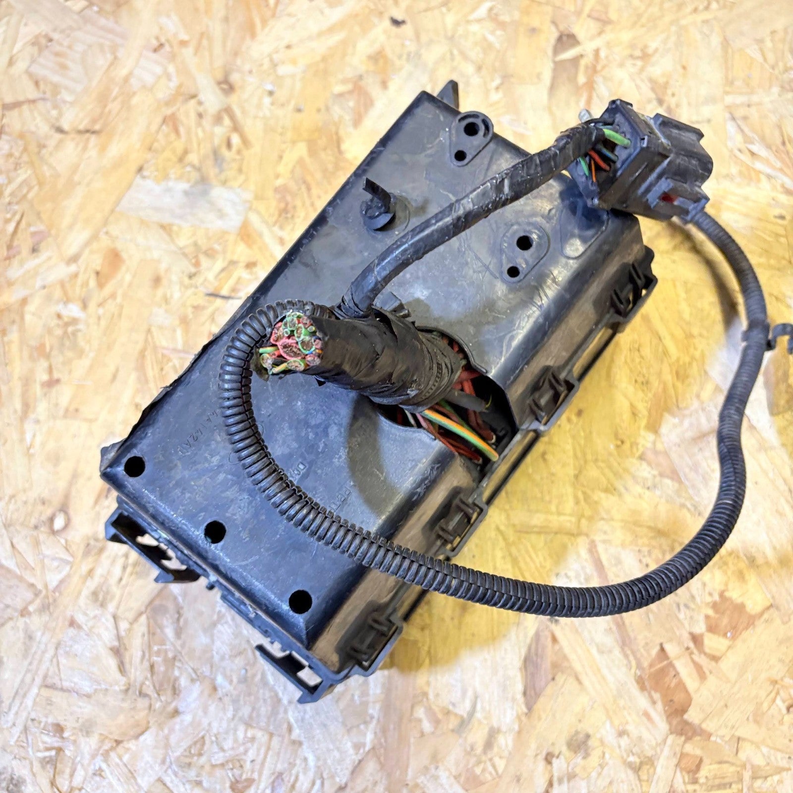Ford Transit Connect MK1 Fuse Box Under Bonnet Relay Module 2T1T-14A067-AD 02-13