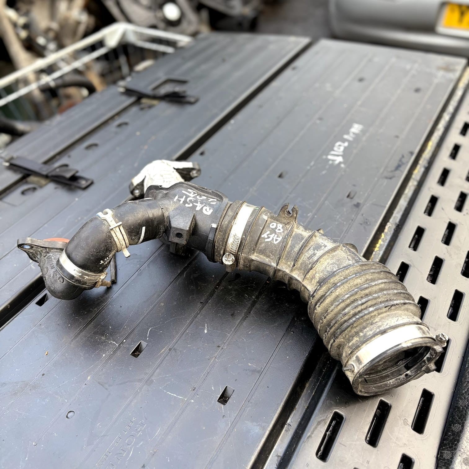 Nissan Qashqai J11 2014-2021 Air Intake Hose Pipe Tube 165763328R