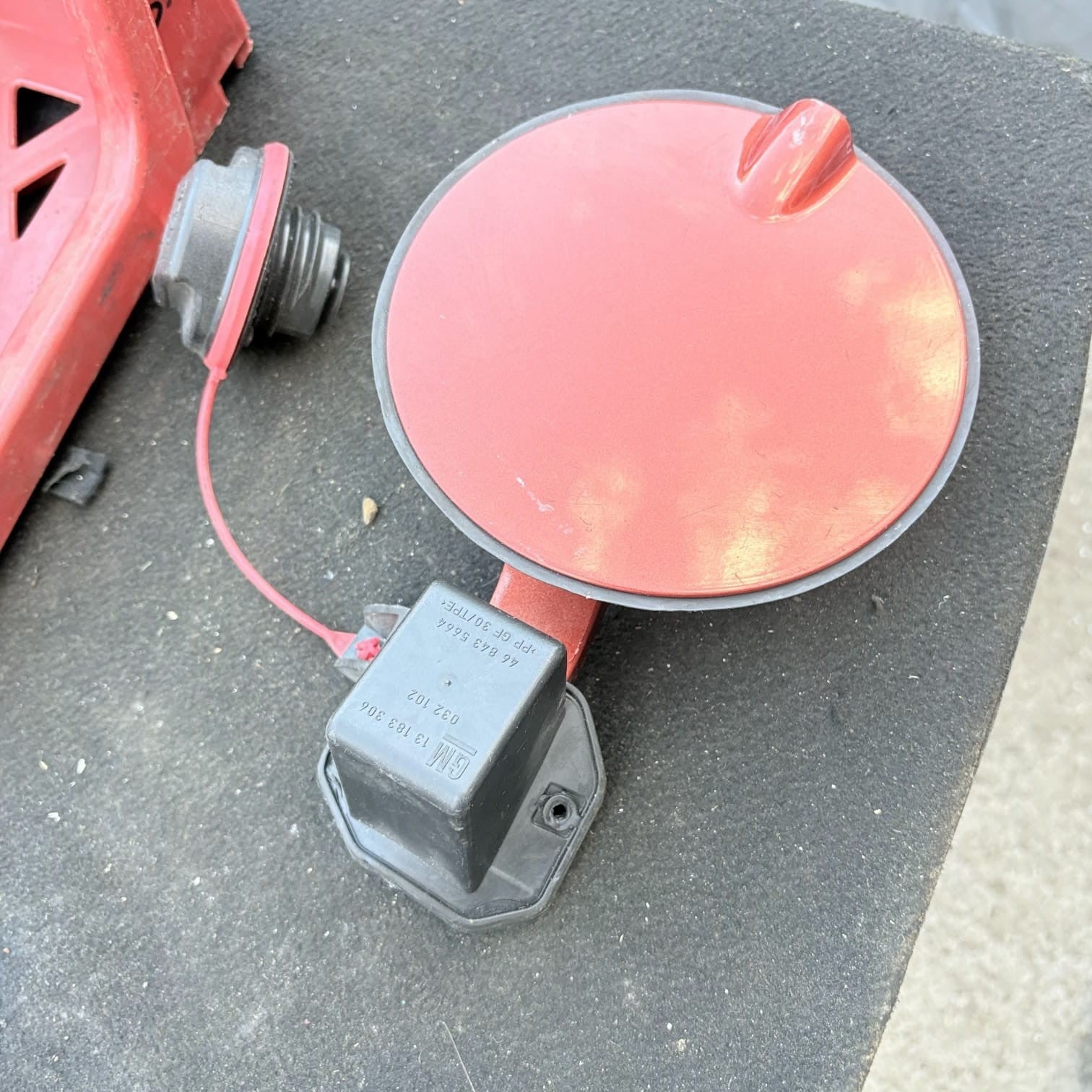 Vauxhall Corsa E 2014-2019 Fuel Filler Flap Cover + Cap Phantom Red Z3F 13183306