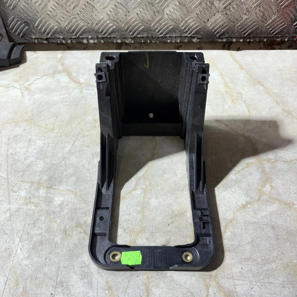 AUDI A3 8P 2004-2012 CENTER CONSOLE GEAR SELECTOR BRACKET
