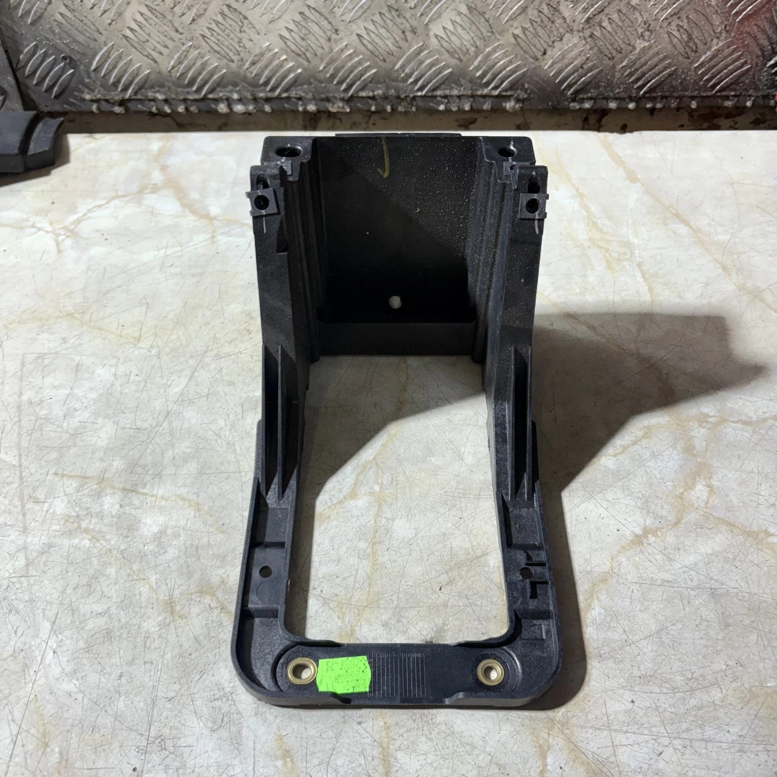 AUDI A3 8P 2004-2012 CENTER CONSOLE GEAR SELECTOR BRACKET