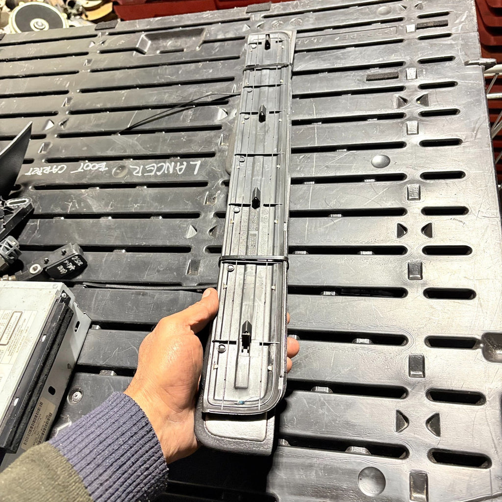 Kia Sorento Entry Step Trim Front Side Pair 85886-3E000 2002-2006