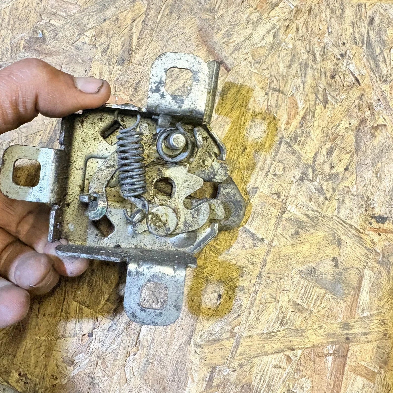 Fiat Panda 2009 Bonnet Lock Mechanism