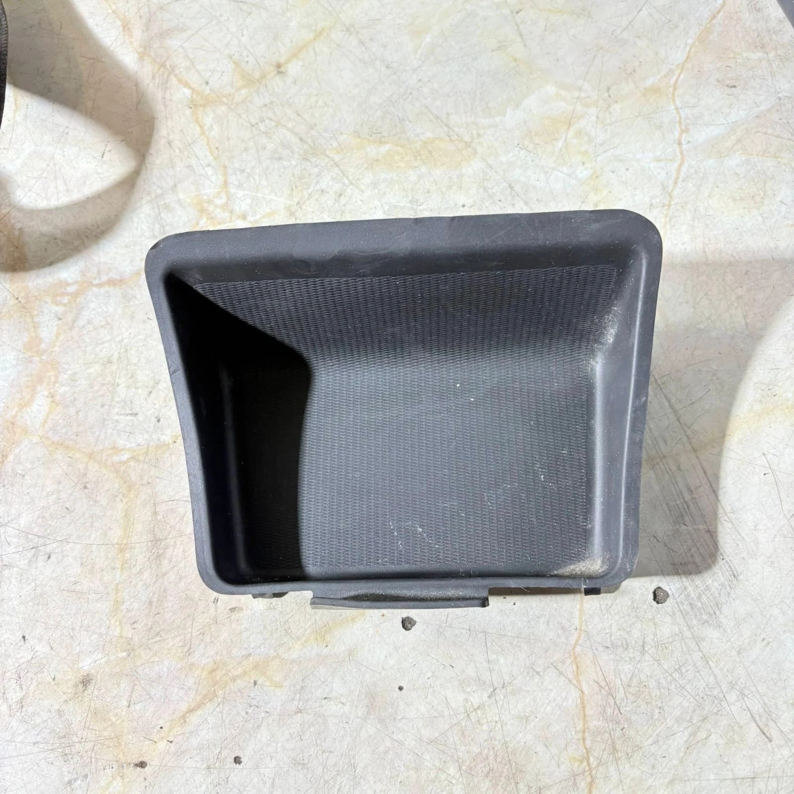 VOLVO V40 INSERT TRAY RUBBER MAT PAD TRIM CENTRE CONSOLE 01302313