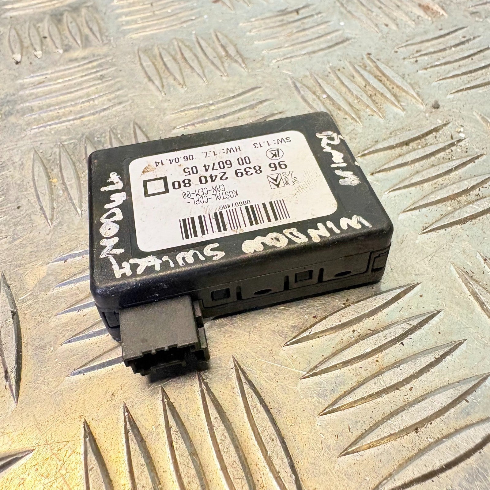9683924080 Peugeot 207 Citroen DS3 Genuien Windscreen Rain and Light Sensor