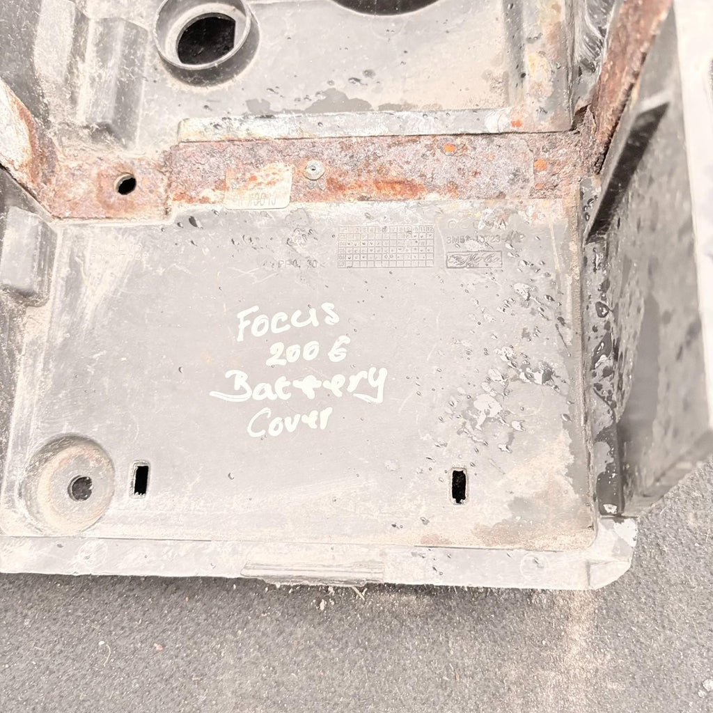 FORD FOCUS 2006 BATTERY COVER GENUINE OEM