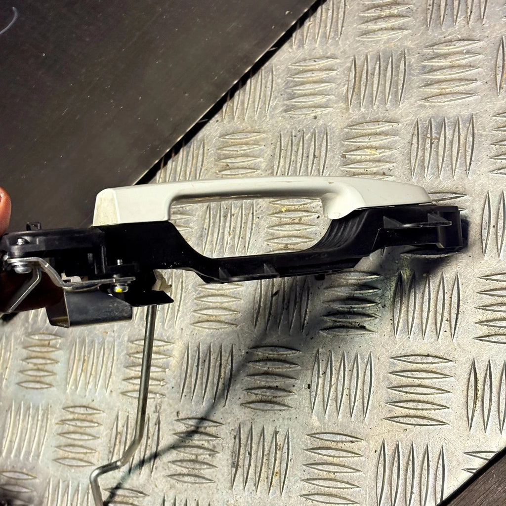 2017 PEUGEOT 108 DRIVER SIDE FRONT EXTERIOR DOOR HANDLE