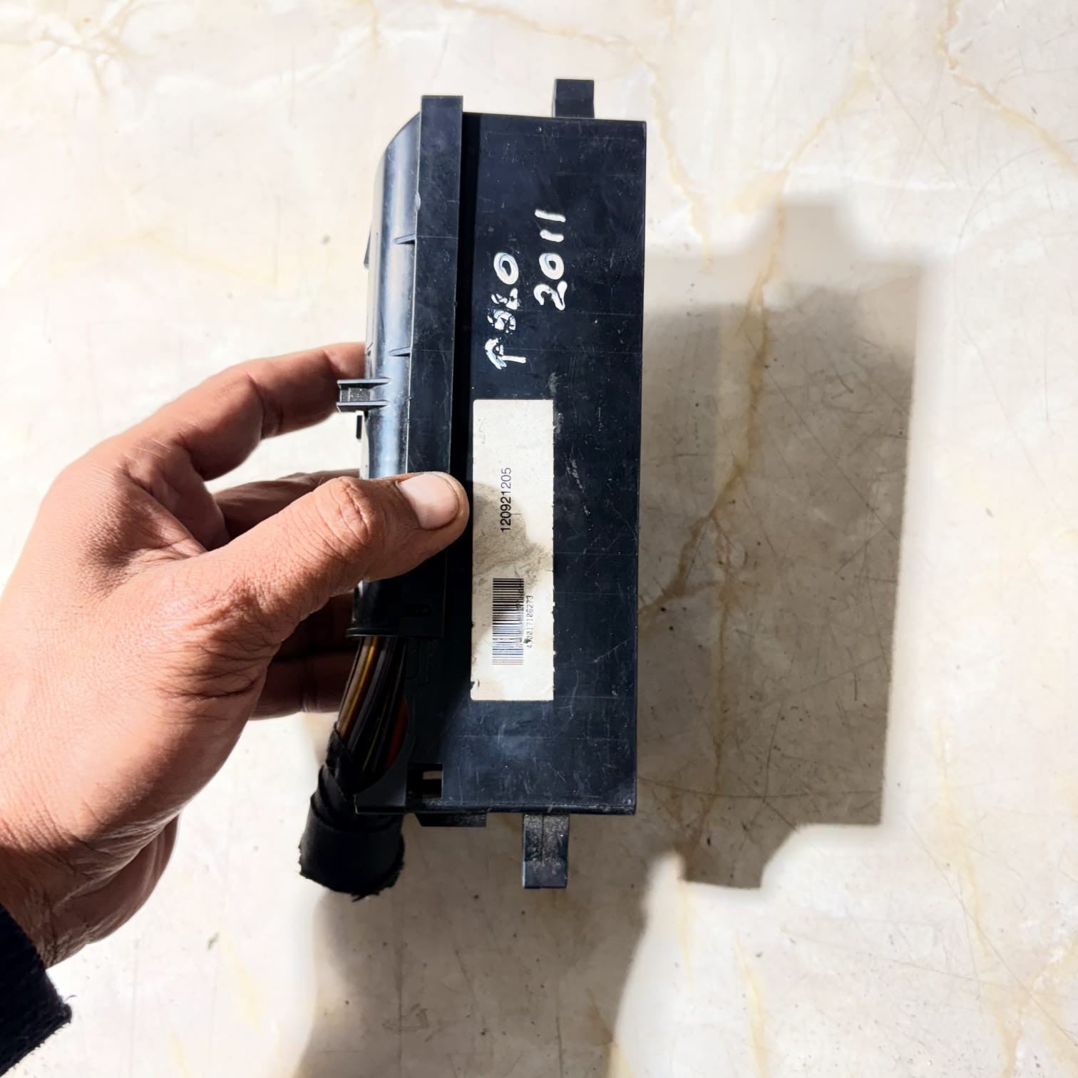 2011 VOLKSWAGEN POLO FUSE BOX 120921205