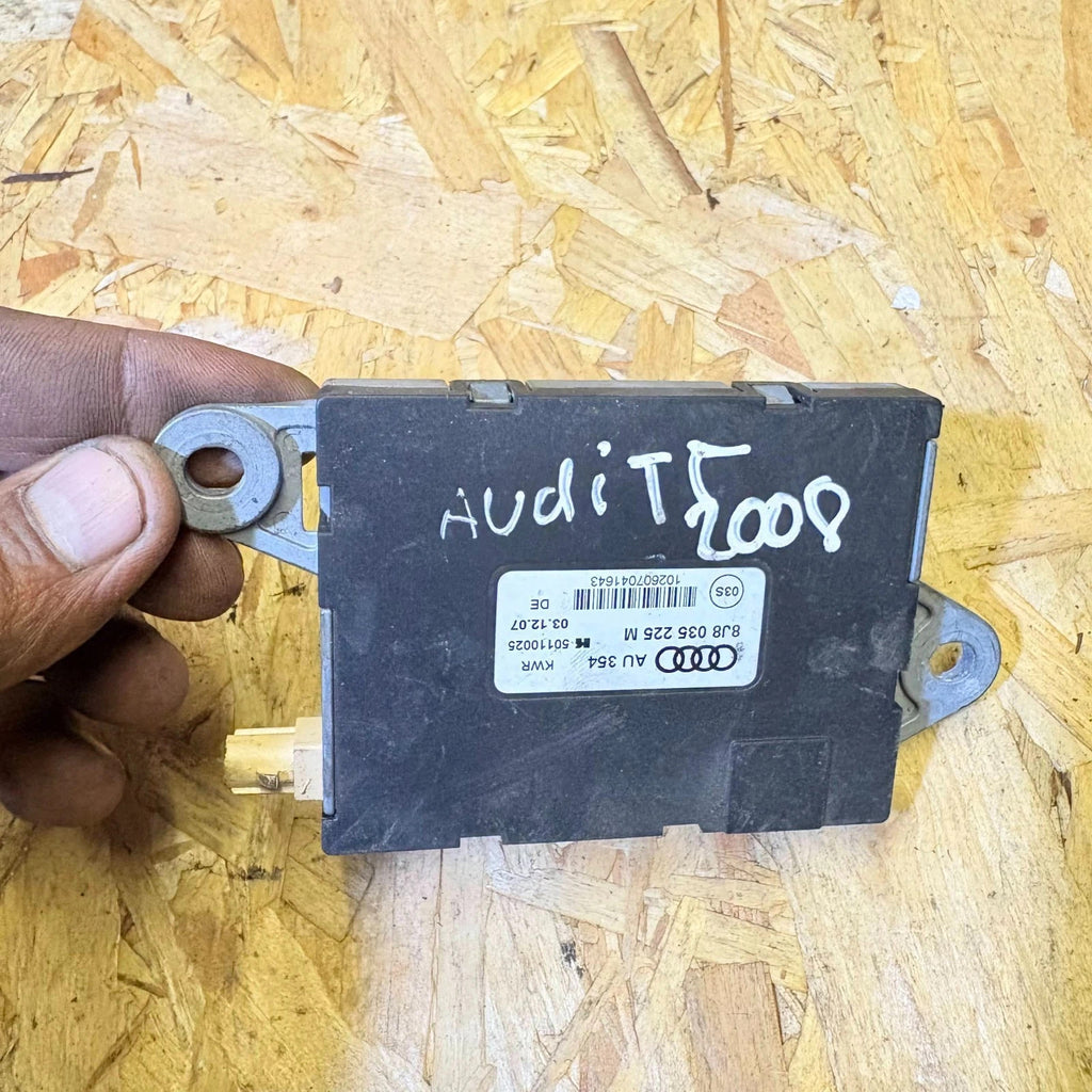AUDI TT 2008 Bootlid Antenna Amplifier 8J8 035 225 M