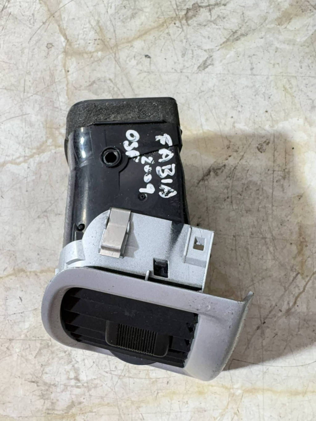 07-14 Skoda Fabia MK2 5J Front Right Dashboard Air Vent 5J0819702