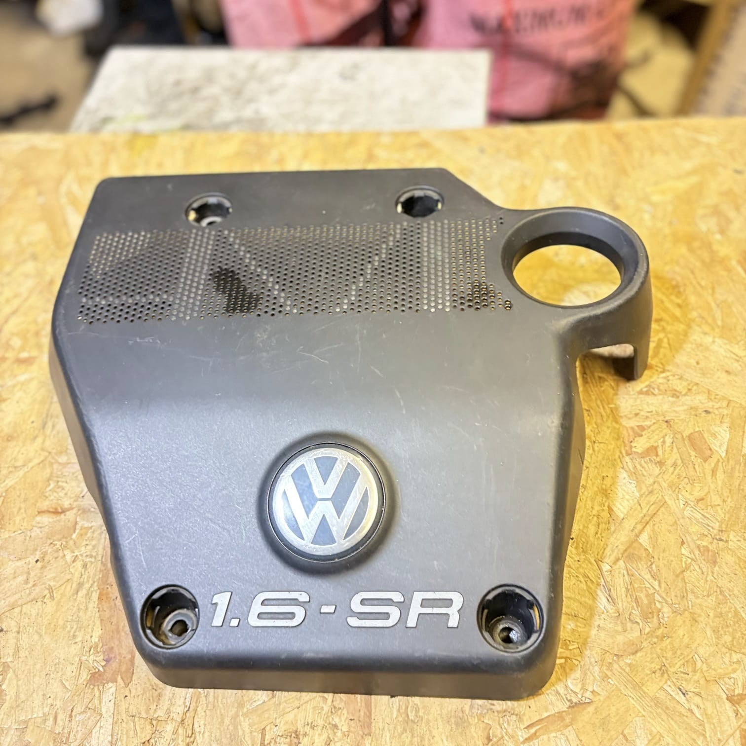 VW GOLF ENGINE COVER 1600B 16V 06A103925AC