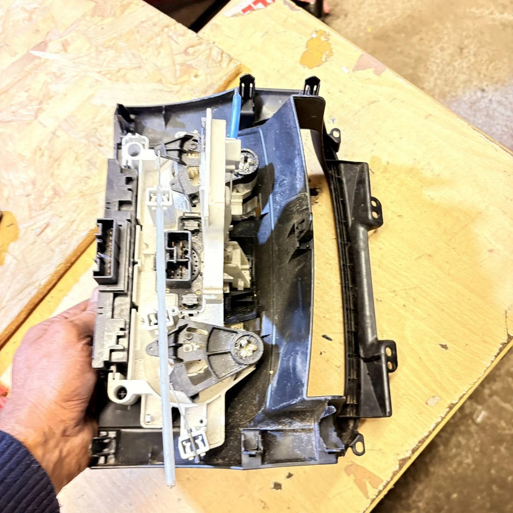 DAIHATSU SIRION MK2 2010 HEATER/AC CONTROLLER 30497 Climate