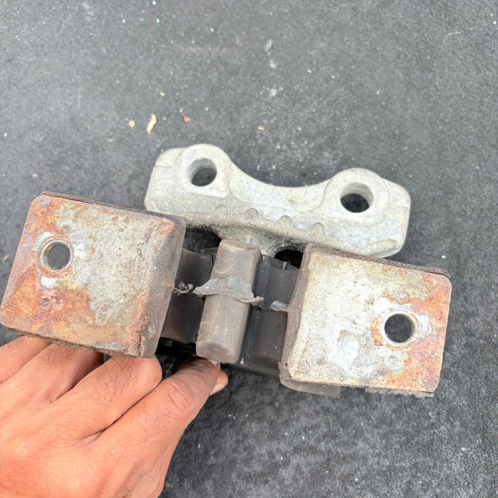 2003 VAUXHALL CORSA DRIVER SIDE LEFT Front Engine Mount 9 227 878