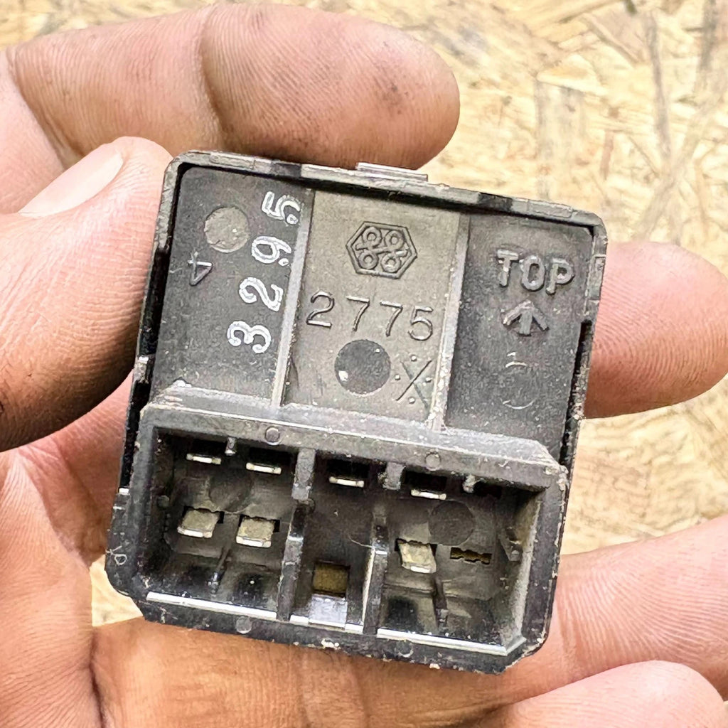 Mitsubishi Shogun Pajero 1991-1999 Electric Wing Mirror Control Switch MB561810