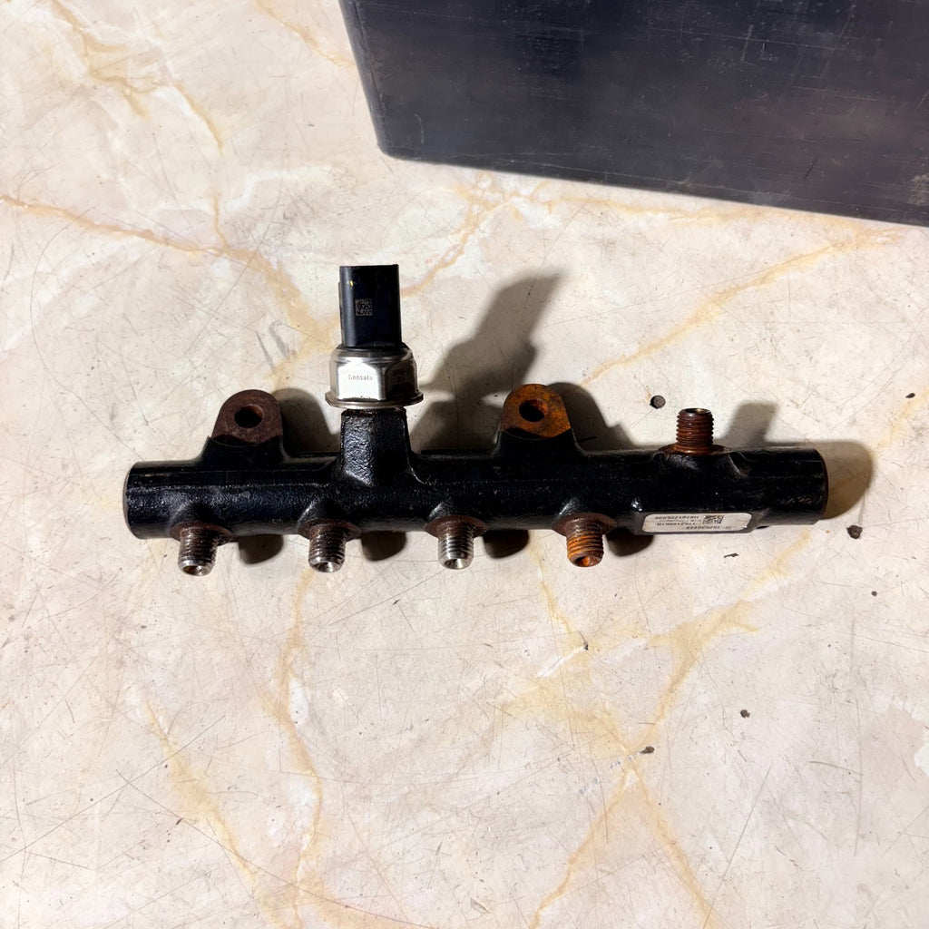 NISSAN PULSAR 2011-18 FUEL INJECTOR RAIL 175210651R