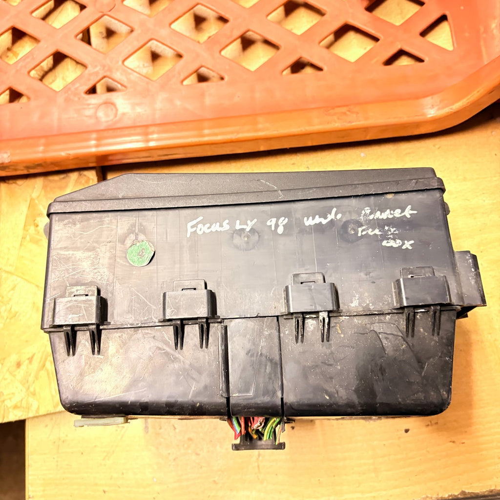 Ford Focus MK1 Engine Bay Fuse Box 1998-2004 518261201 98AG14A067CD