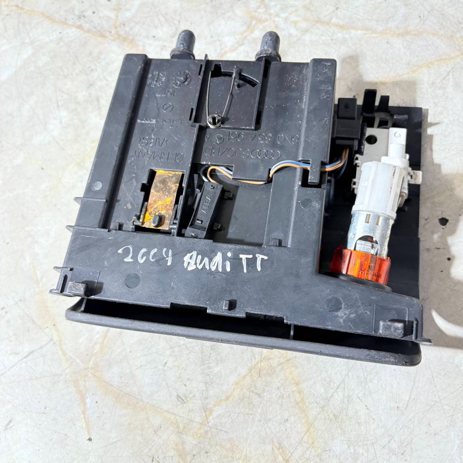 Audi TT Mk1 8N 98-06 Centre Console Ashtray 12V Power Socket Black 8N0857951