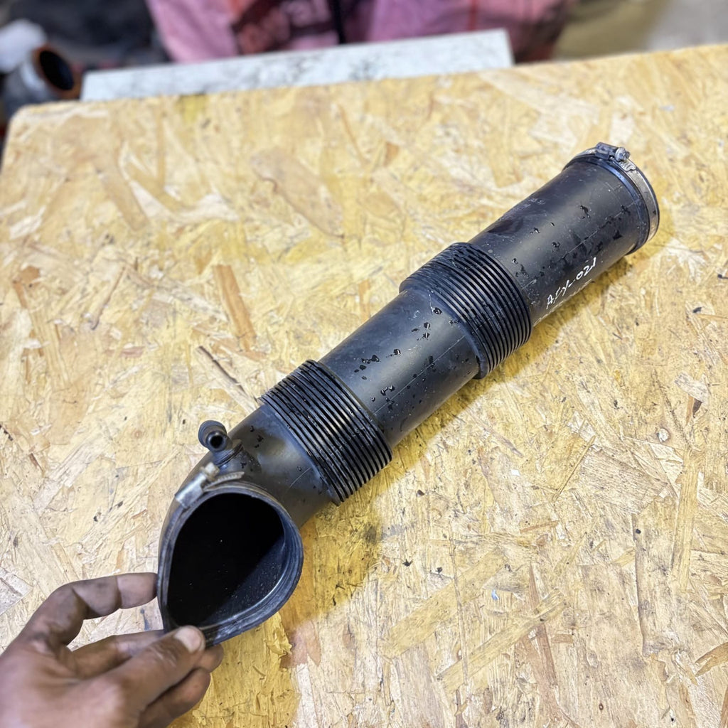 Porsche Cayenne 955 3.2 V6 Air Intake Hose Pipe 7L5128684 7L5 128 684 2004