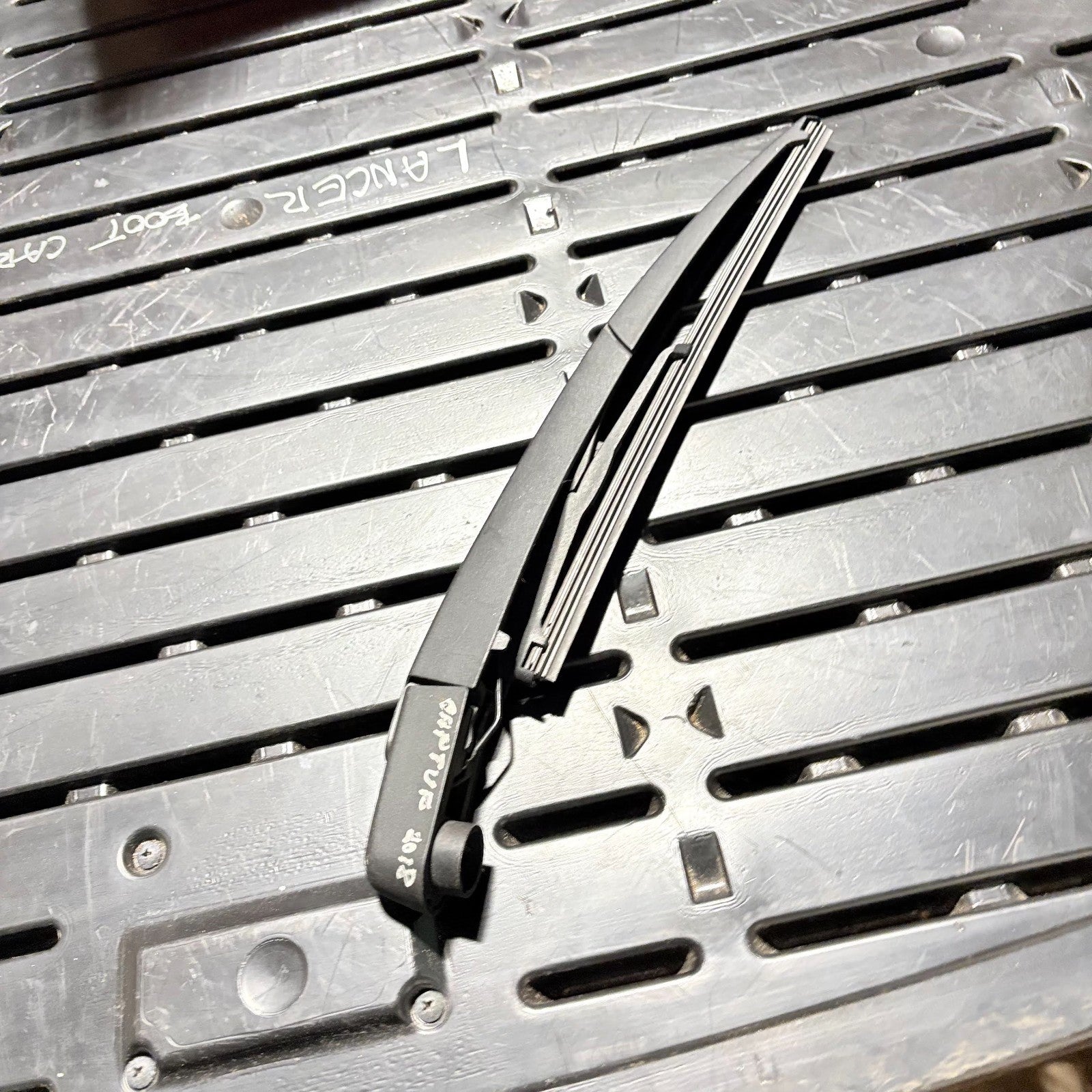 Renault Captur Mk1 Rear Wiper Arm With Blade 2013-2018 Tailgate