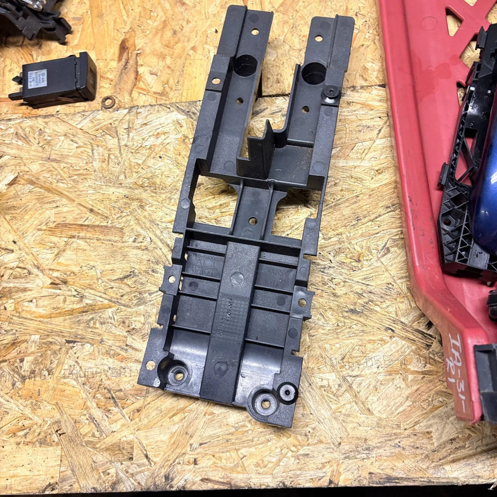BMW Mini One R50 2001-2006 interior handbrake trim mount bracket 5116-6800826
