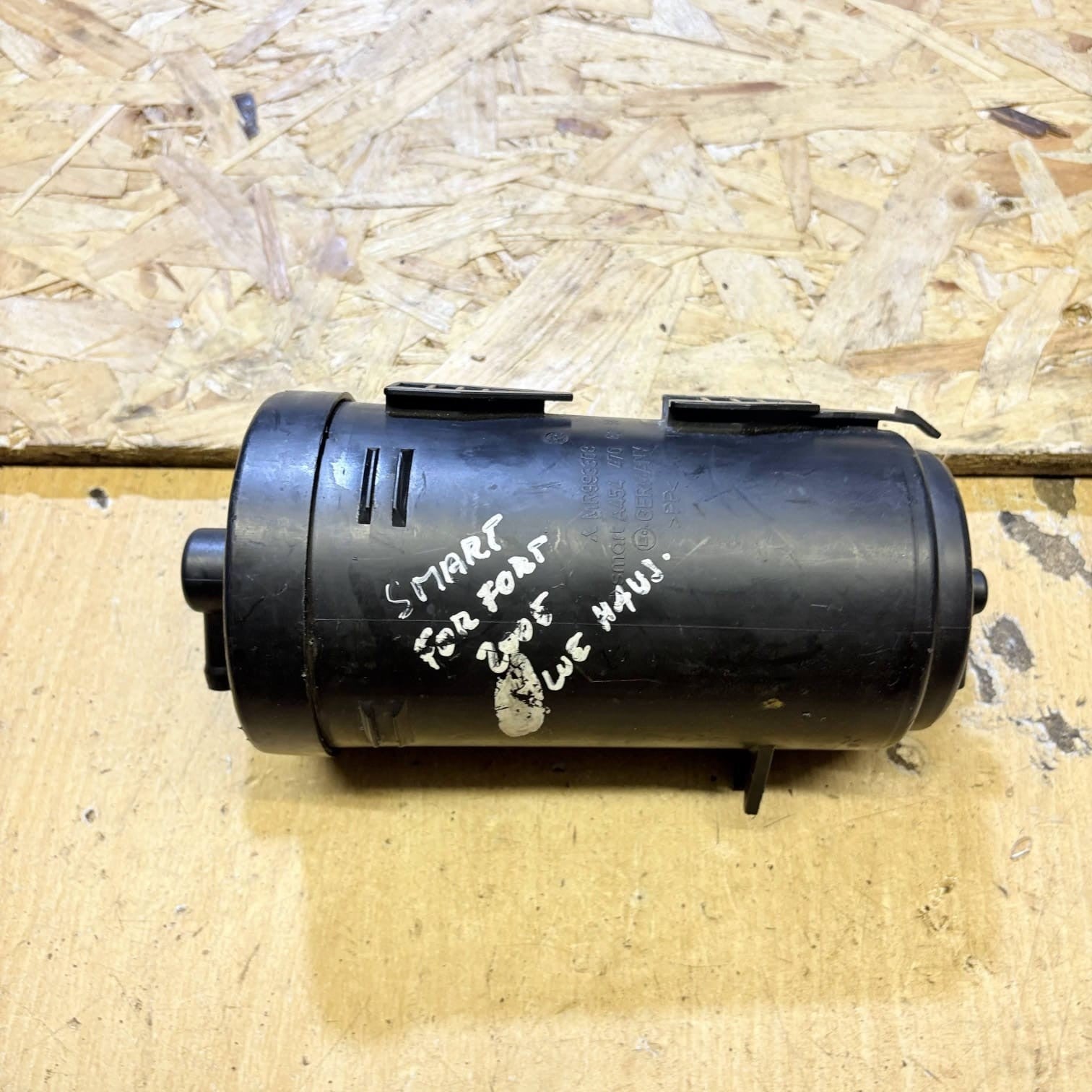 Smart Forfour W454 2004-2006 Fuel Vapour Carbon Canister MR993308 A4544700059