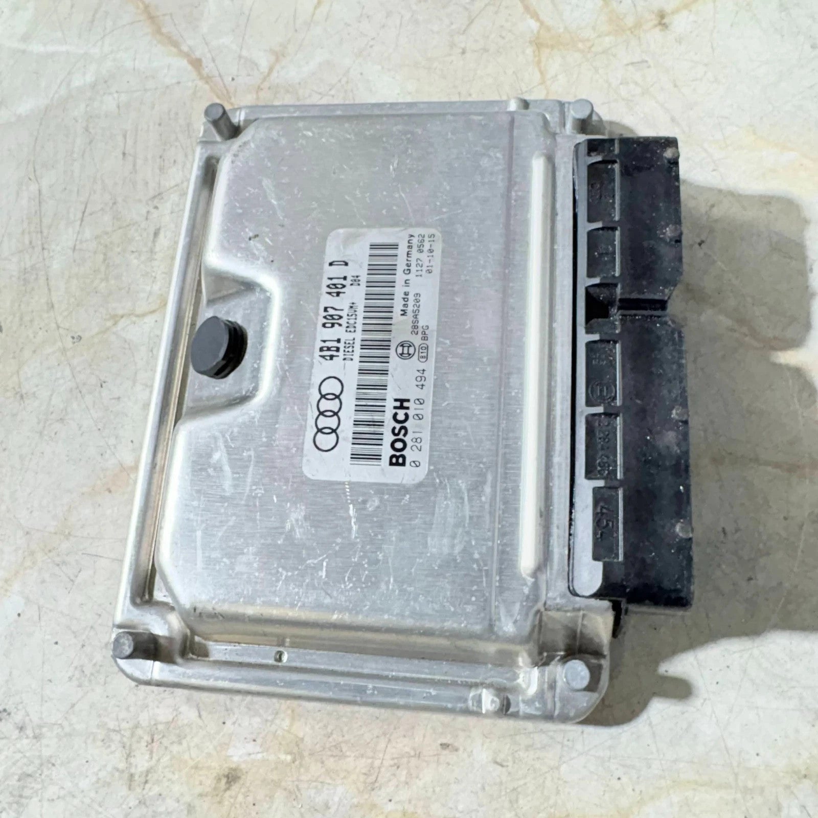 Audi A 6 2.5 TDi Engine Control Unit ECU 4B1907401 D