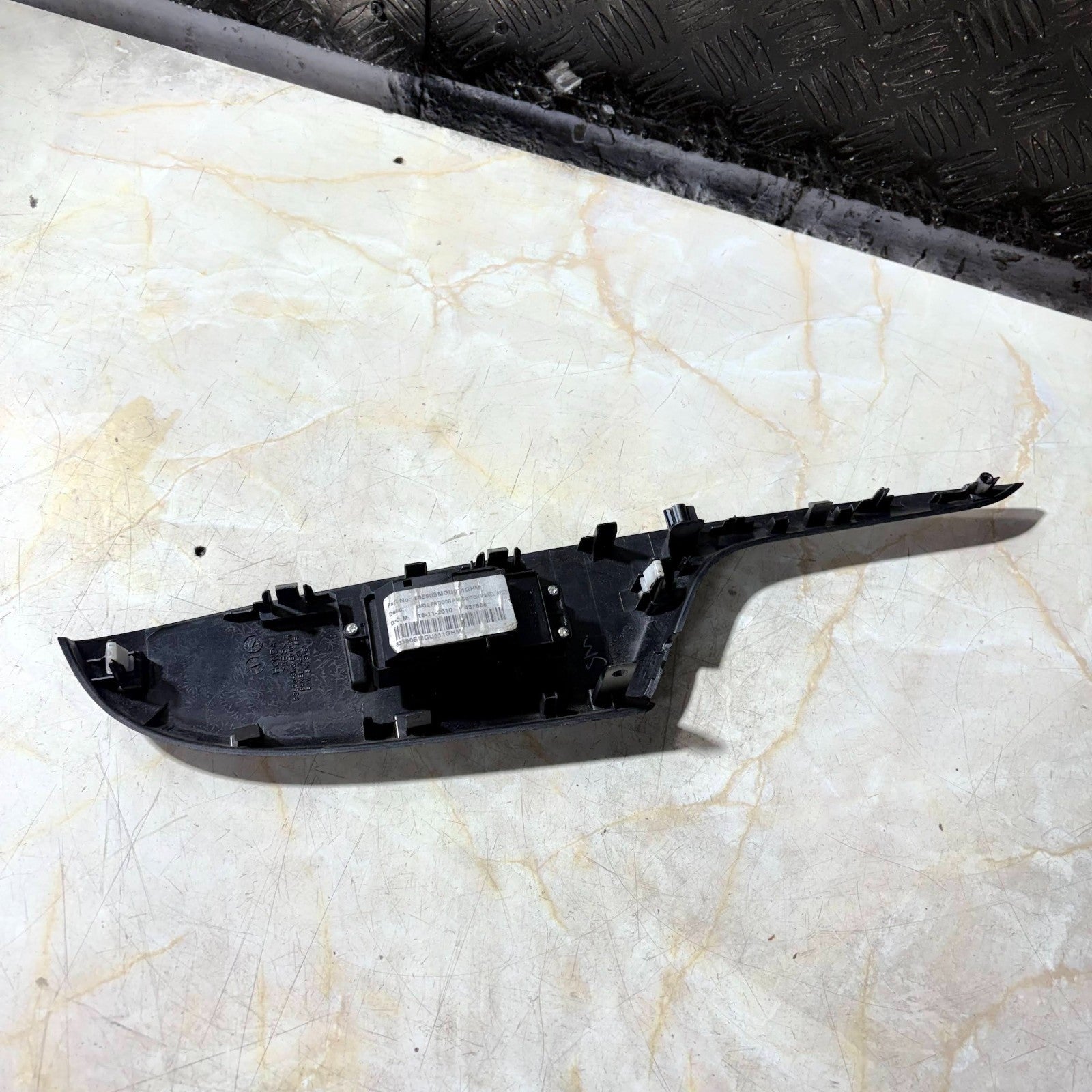 Honda Civic MK8 06-11 Front Left Side Electric Window Switch 83590SMGE010